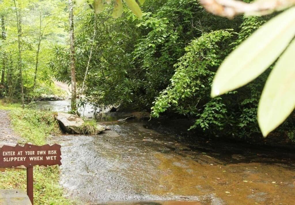A River Runs Through It Sevierville Bagian luar foto
