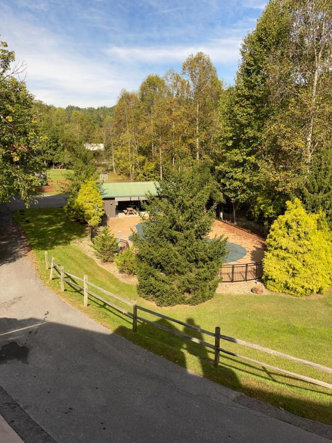 A River Runs Through It Sevierville Bagian luar foto